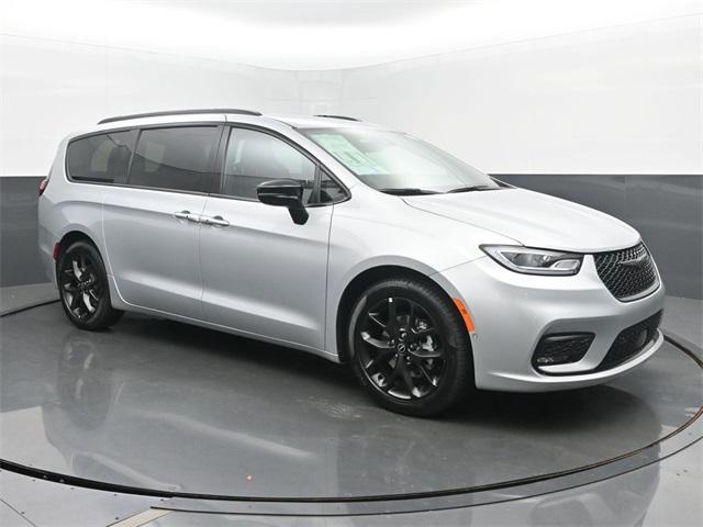 new 2026 Chrysler Pacifica car, priced at $45,099