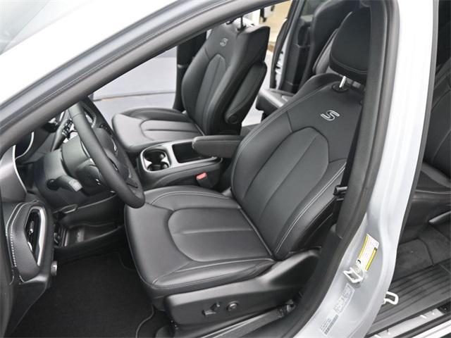 new 2026 Chrysler Pacifica car, priced at $45,099