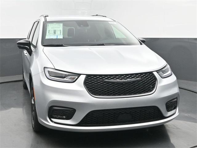 new 2026 Chrysler Pacifica car, priced at $45,099