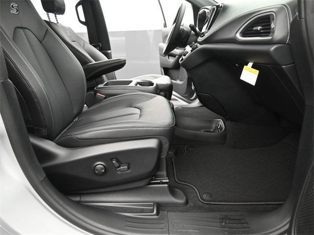 new 2026 Chrysler Pacifica car, priced at $45,099