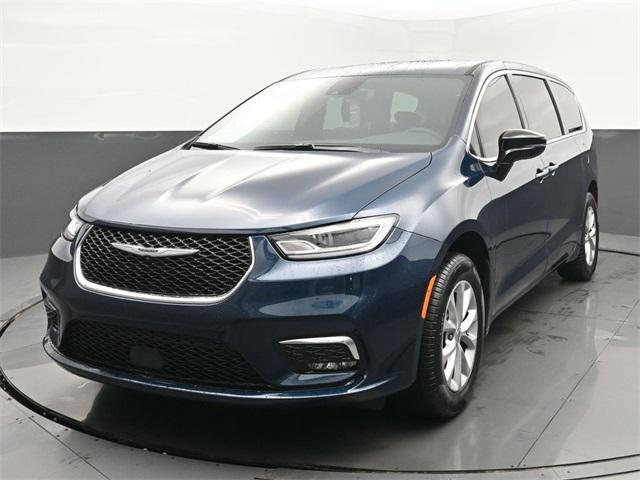 new 2025 Chrysler Pacifica car, priced at $41,508