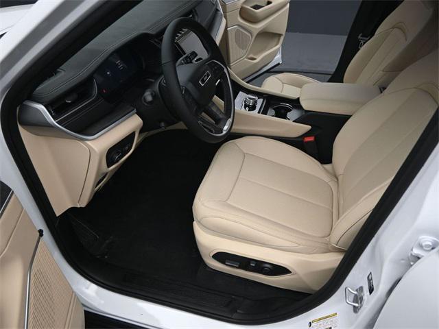 new 2025 Jeep Grand Cherokee car, priced at $52,046