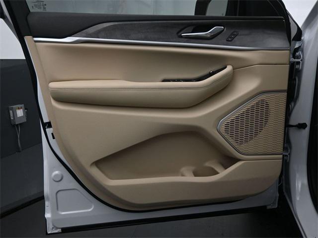 new 2025 Jeep Grand Cherokee car, priced at $52,046