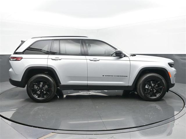new 2025 Jeep Grand Cherokee car, priced at $42,900