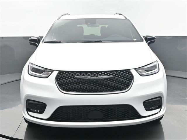 new 2025 Chrysler Pacifica car, priced at $55,574