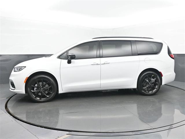 new 2025 Chrysler Pacifica car, priced at $55,574