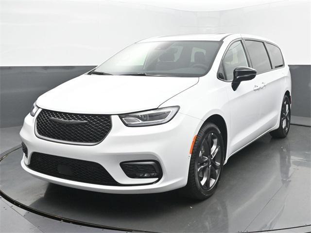 new 2026 Chrysler Pacifica car, priced at $43,375