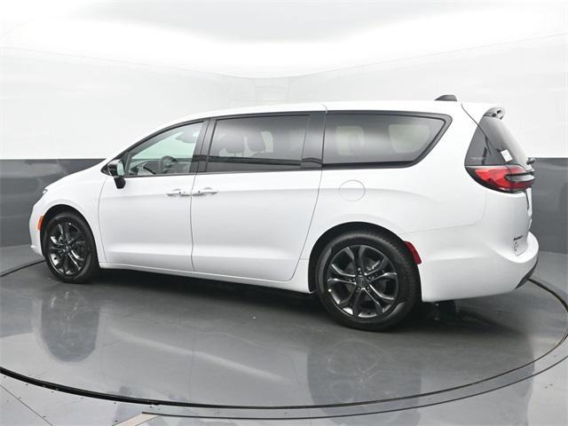 new 2026 Chrysler Pacifica car, priced at $43,375
