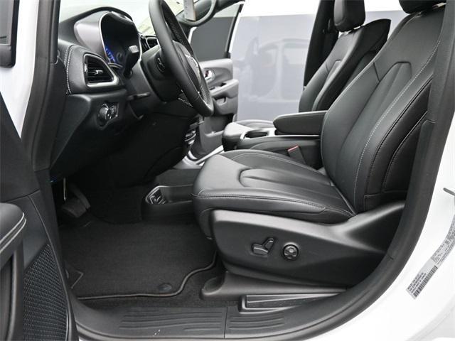 new 2025 Chrysler Pacifica car, priced at $47,361