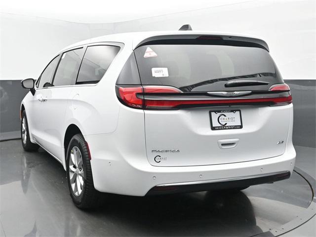 new 2025 Chrysler Pacifica car, priced at $47,361