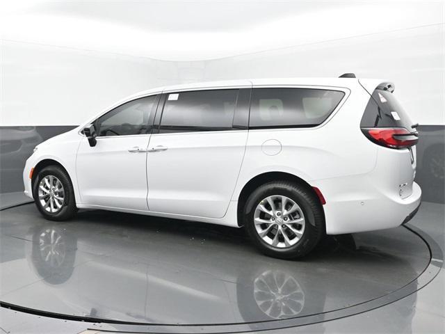 new 2025 Chrysler Pacifica car, priced at $47,361