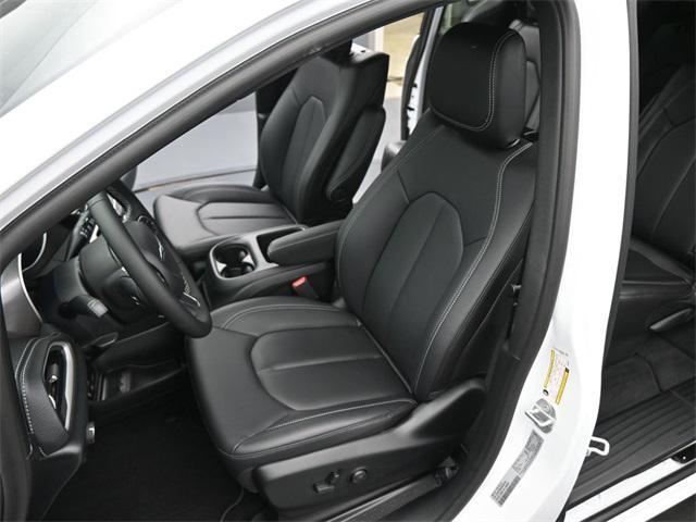 new 2025 Chrysler Pacifica car, priced at $47,361