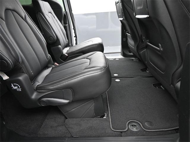 new 2025 Chrysler Pacifica car, priced at $47,361