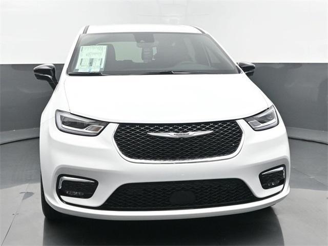 new 2025 Chrysler Pacifica car, priced at $47,361