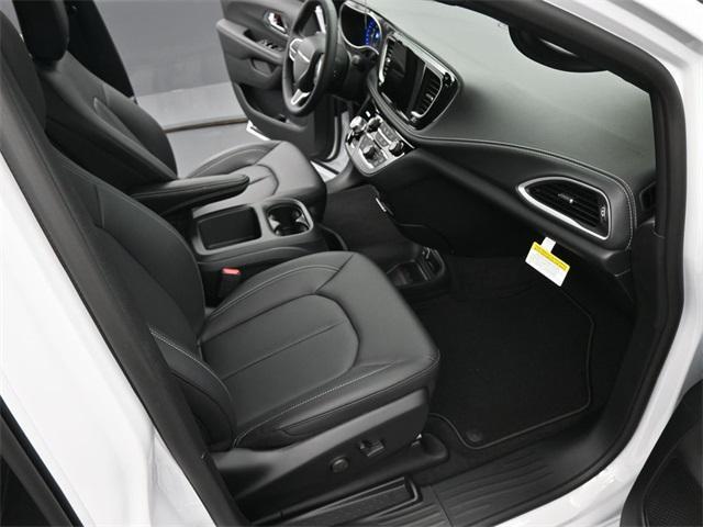 new 2025 Chrysler Pacifica car, priced at $47,361