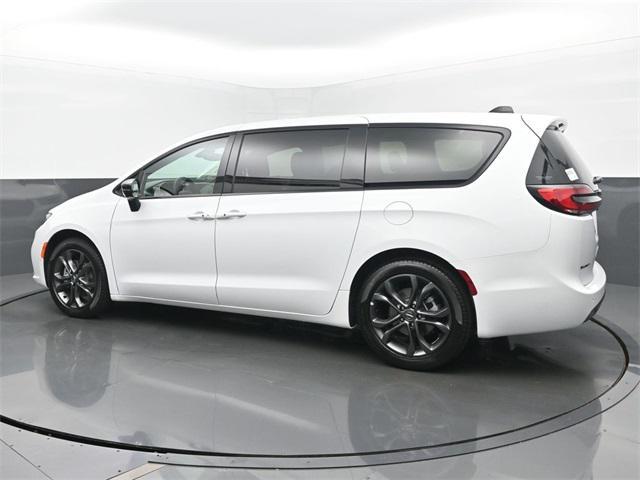 new 2026 Chrysler Pacifica car, priced at $42,628