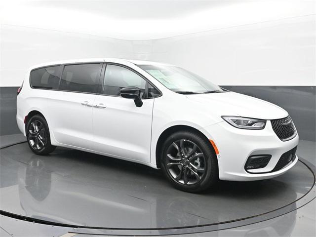 new 2026 Chrysler Pacifica car, priced at $42,628