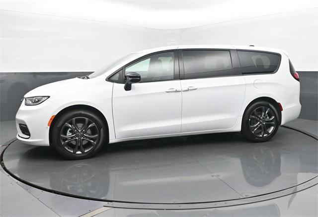 new 2026 Chrysler Pacifica car, priced at $42,628