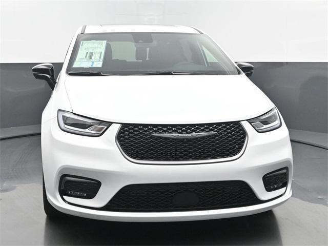 new 2026 Chrysler Pacifica car, priced at $42,628