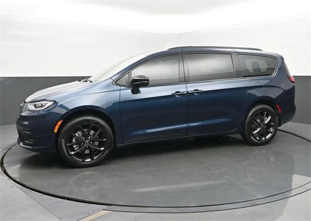 new 2025 Chrysler Pacifica car, priced at $51,383