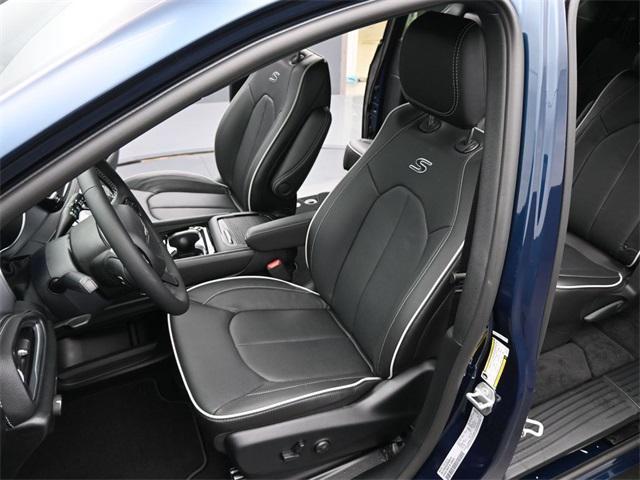 new 2025 Chrysler Pacifica car, priced at $51,383