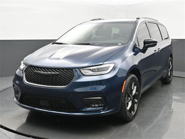 new 2025 Chrysler Pacifica car, priced at $52,744