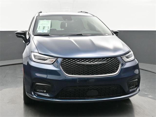 new 2025 Chrysler Pacifica car, priced at $51,383