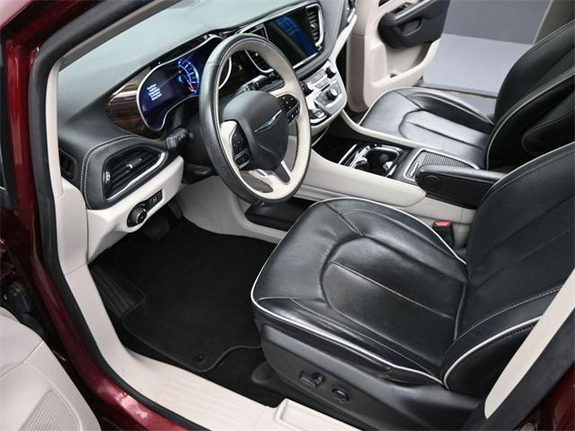 used 2021 Chrysler Pacifica Hybrid car, priced at $24,995