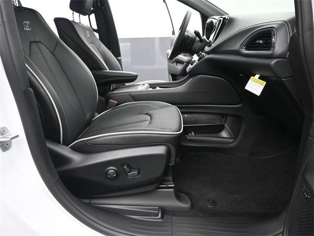 new 2026 Chrysler Pacifica car, priced at $57,345