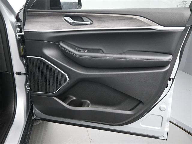 new 2025 Jeep Grand Cherokee car, priced at $49,186