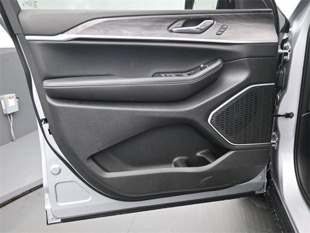 new 2025 Jeep Grand Cherokee car, priced at $49,186