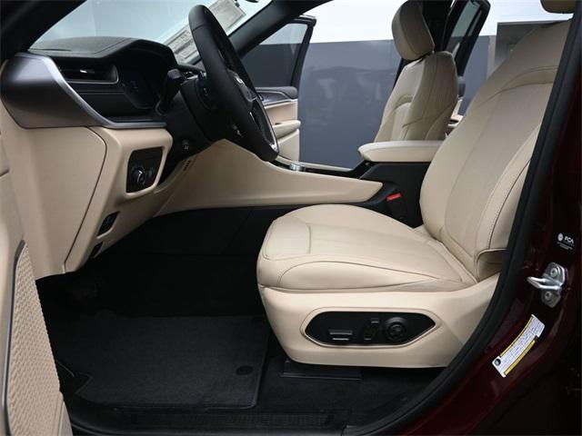 new 2025 Jeep Grand Cherokee car, priced at $44,186