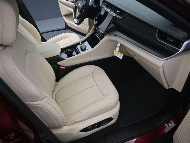 new 2025 Jeep Grand Cherokee car, priced at $44,186