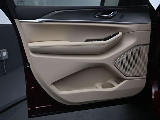 new 2025 Jeep Grand Cherokee car, priced at $44,186