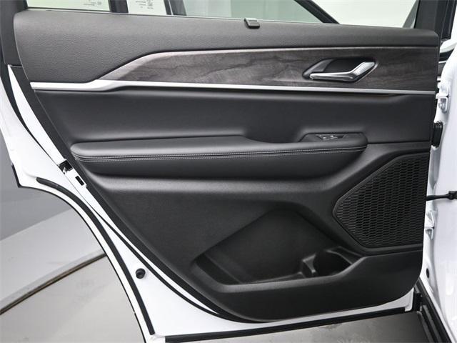 new 2025 Jeep Grand Cherokee L car, priced at $48,686