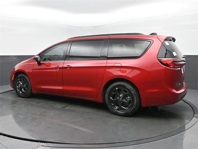 new 2025 Chrysler Pacifica Hybrid car, priced at $46,897