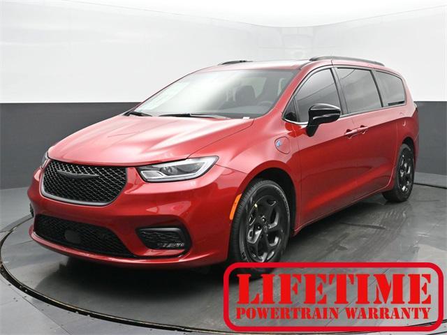 new 2025 Chrysler Pacifica Hybrid car, priced at $52,542