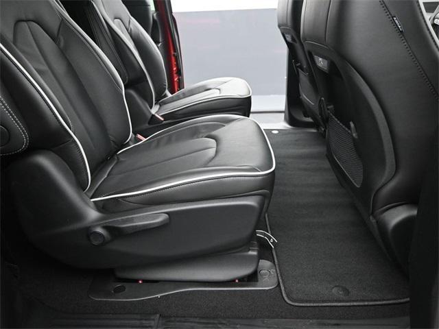 new 2025 Chrysler Pacifica Hybrid car, priced at $46,897