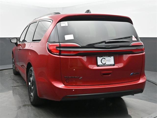 new 2025 Chrysler Pacifica Hybrid car, priced at $46,897