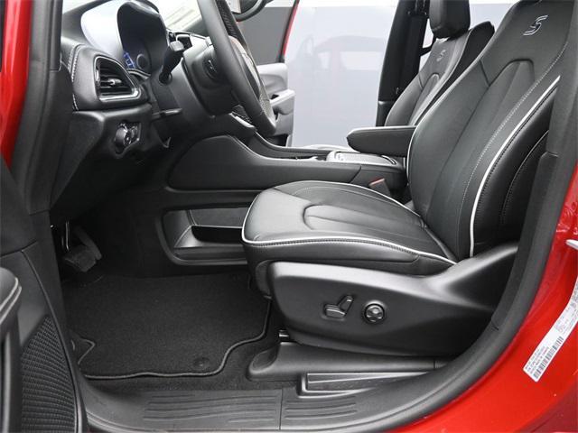 new 2025 Chrysler Pacifica Hybrid car, priced at $46,897