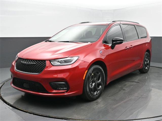 new 2025 Chrysler Pacifica Hybrid car, priced at $46,897
