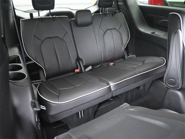 new 2025 Chrysler Pacifica Hybrid car, priced at $46,897