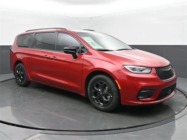 new 2025 Chrysler Pacifica Hybrid car, priced at $46,897