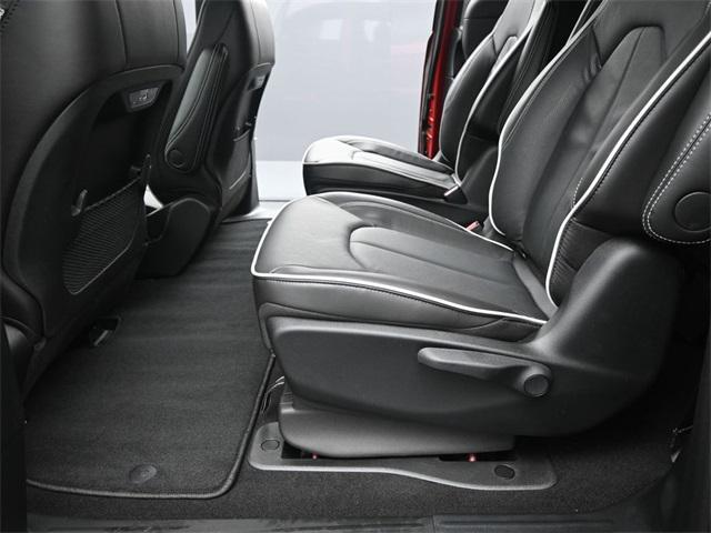 new 2025 Chrysler Pacifica Hybrid car, priced at $46,897