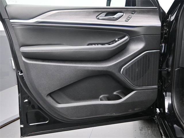 new 2025 Jeep Grand Cherokee car, priced at $59,415