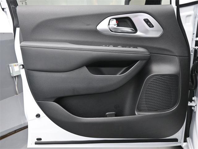 new 2025 Chrysler Pacifica car, priced at $43,691