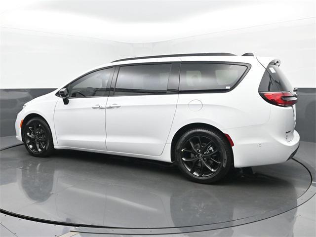 new 2025 Chrysler Pacifica car, priced at $43,691