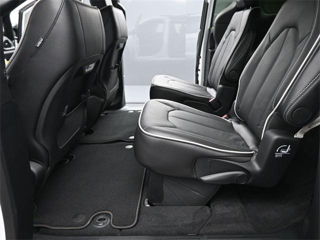 new 2025 Chrysler Pacifica car, priced at $43,691