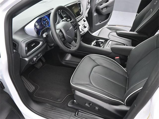 new 2025 Chrysler Pacifica car, priced at $43,691