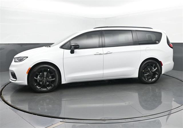 new 2025 Chrysler Pacifica car, priced at $43,691